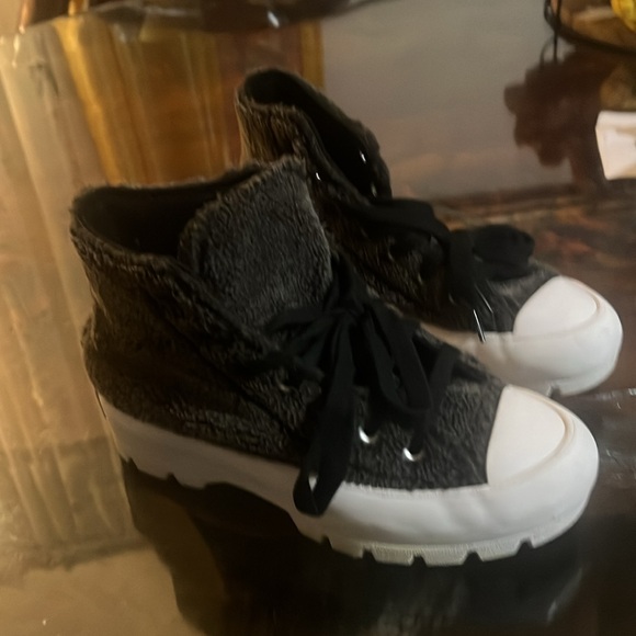 All stars converse high top woman size 5.5. Closet cleanout sale.. - Picture 12 of 12